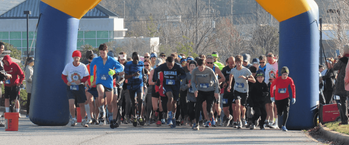 Are We There Yet Meadow Brook Run Crowd Photo credit justforrunning.com