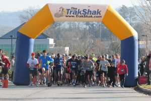 Are We There Yet Meadow Brook Run Crowd Photo credit justforrunning.com