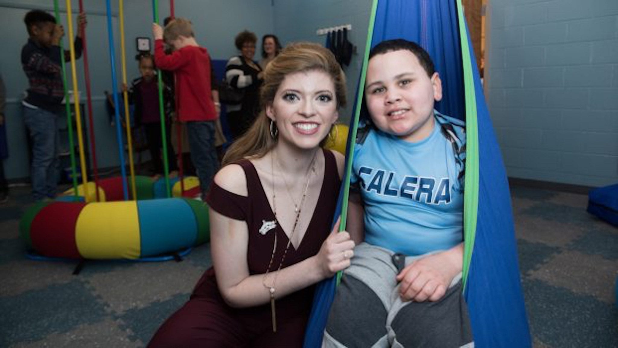 special feature miss alabama contestan isabella powell with brother in Sensory room 3 622x350