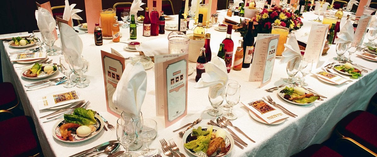 City Scene Seder Meal table Beth Hallel 1200x500 1