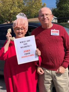 Hoover Seniors dressed up as Jake from State Farm