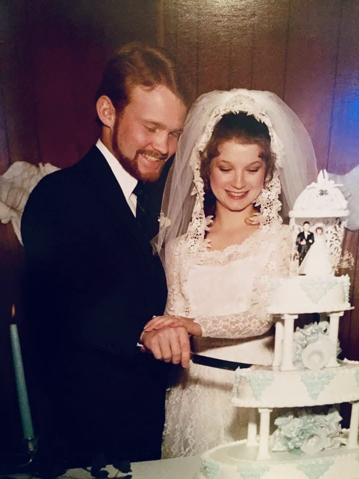Danna and David cutting wedding cake